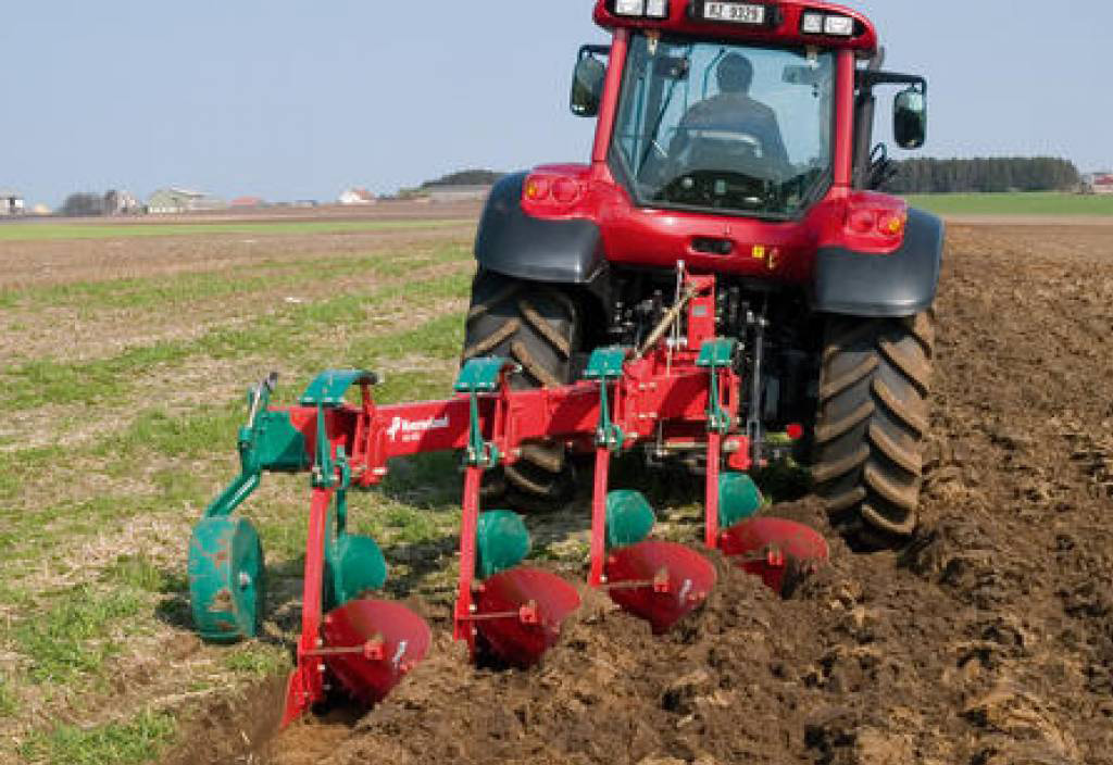 Pługi zawieszane Kverneland AB 